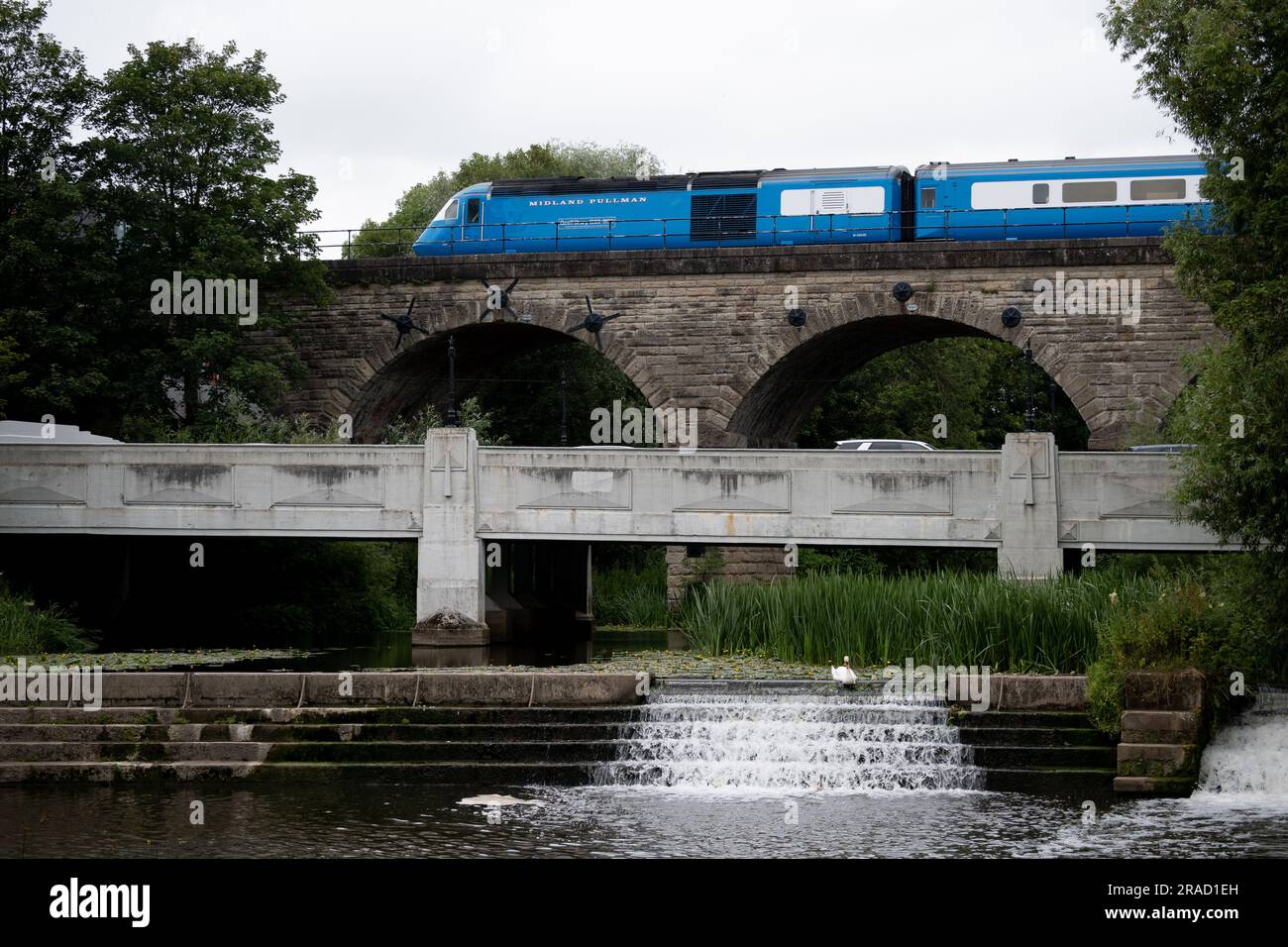 Midland Pullman HST diesel train crossing Princes Drive viaduct, Leamington Spa, Warwickshire, UK Stock Photo