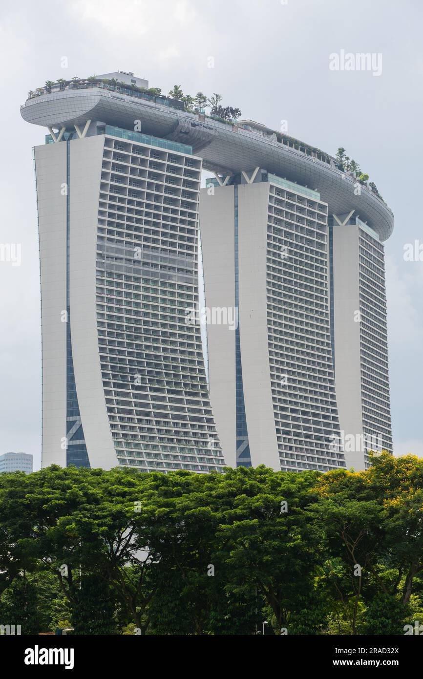Back side view of Marina Bay Sands hotel Stock Photo Alamy