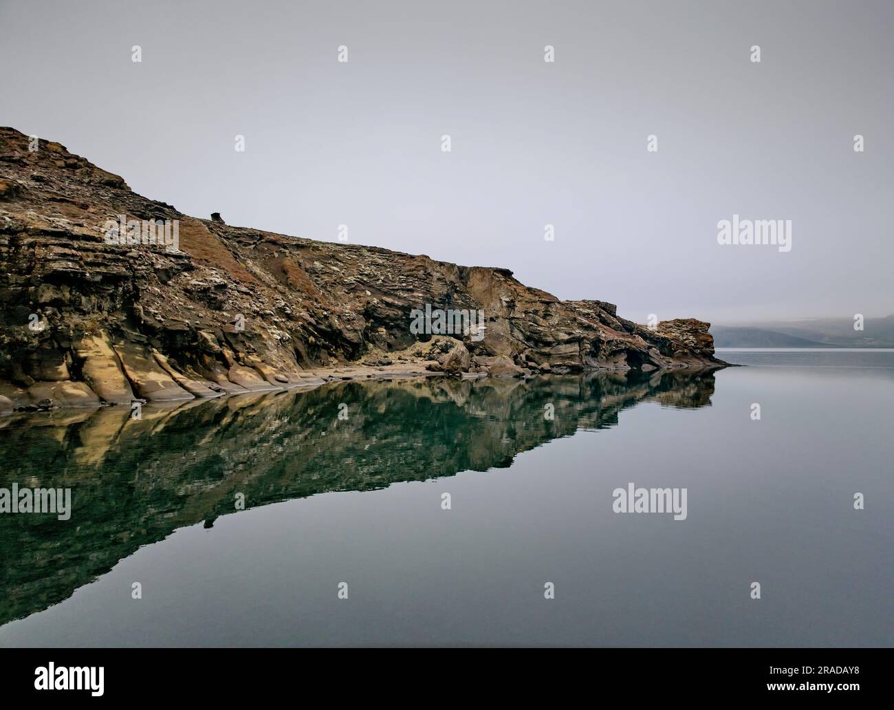 Rock cliff reservoir hi-res stock photography and images - Alamy