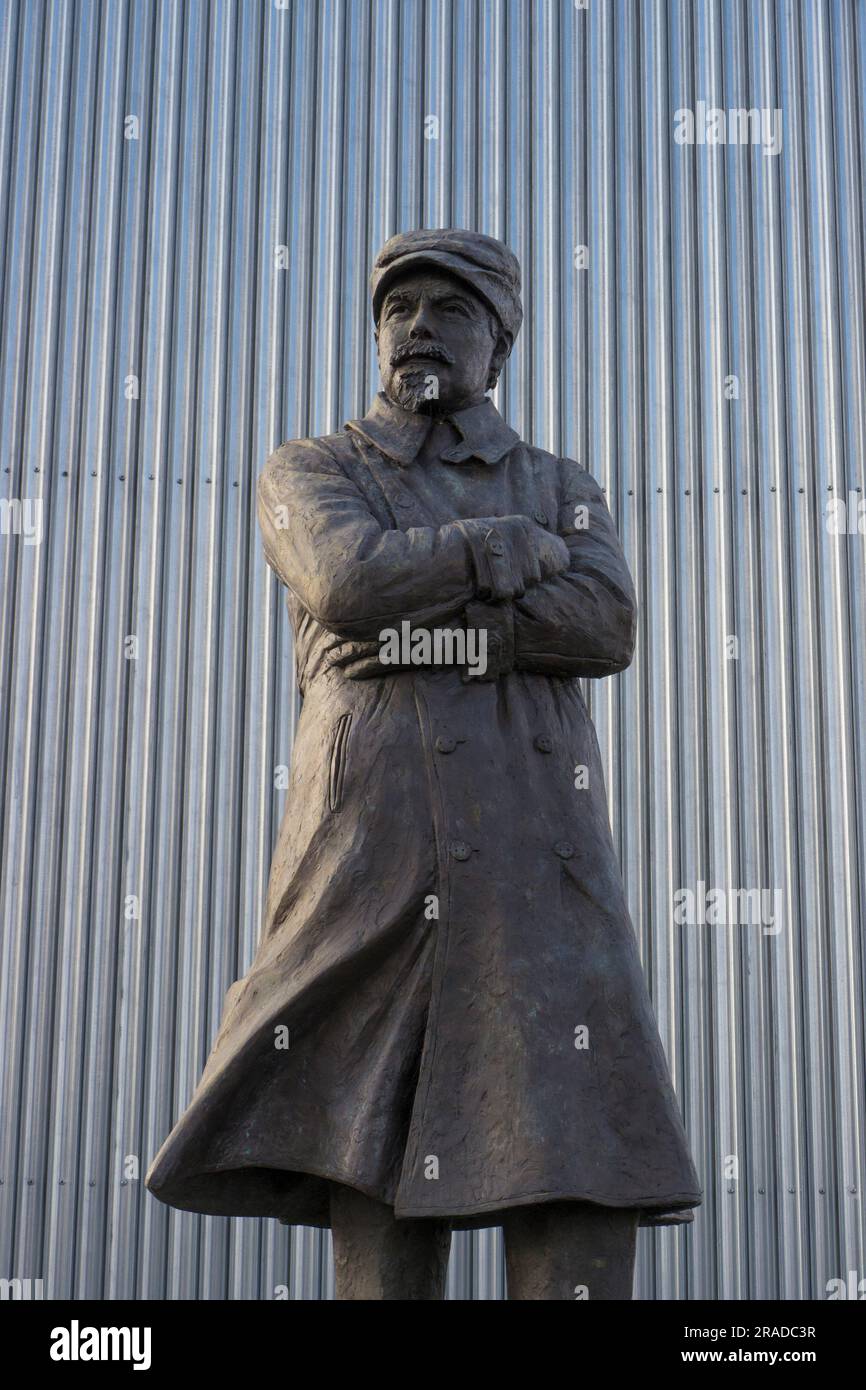 Samuel Cody Statue Farnborough stands outside Farnborough Air Sciences ...