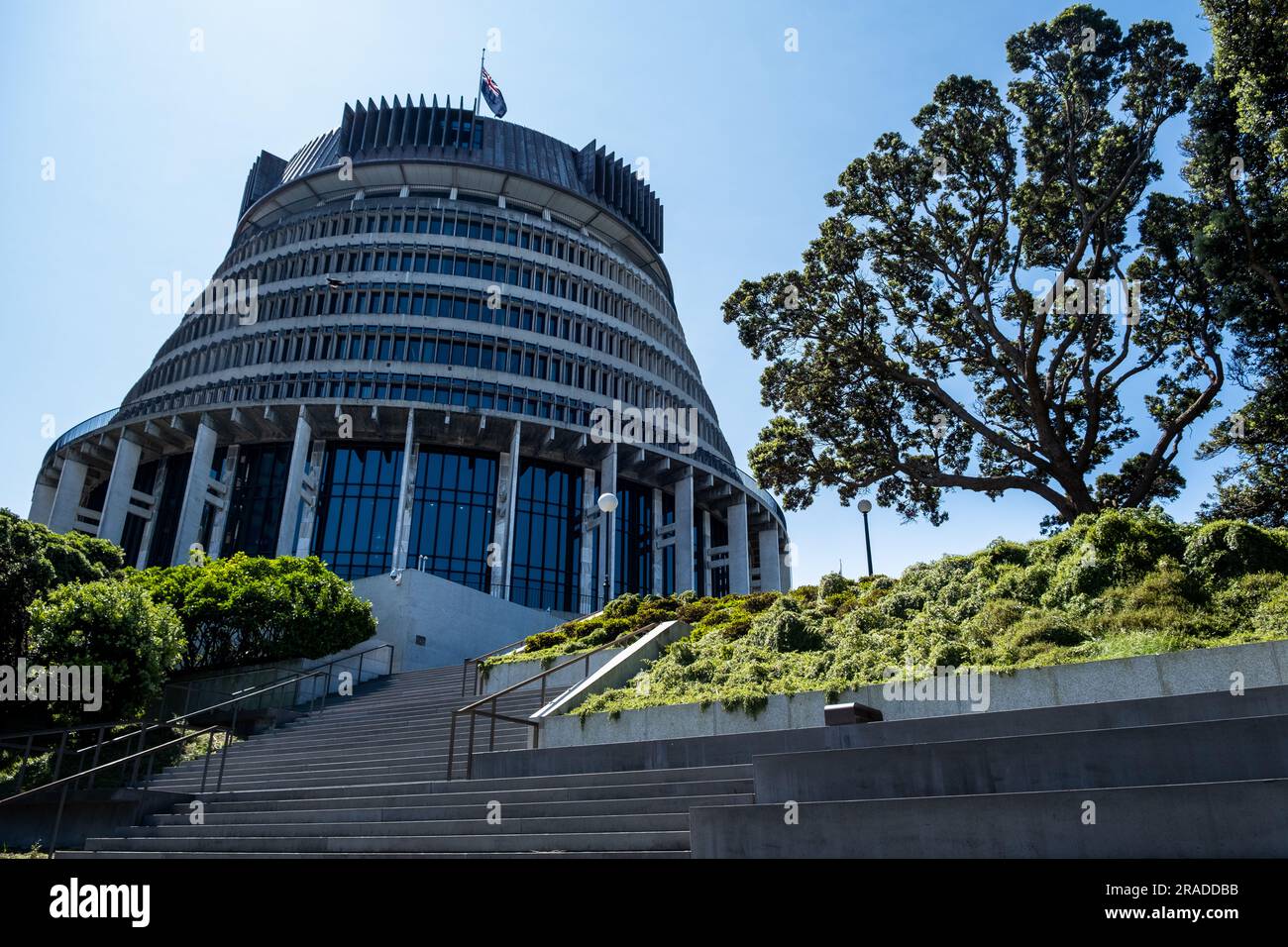 Parliament House known as 'The Beehive' under a clear blue sky on a quiet Sunday afternoon in central Wellington, New Zealand Stock Photo