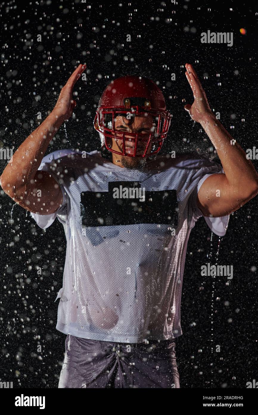 Helmet to helmet collision football hi-res stock photography and images ...