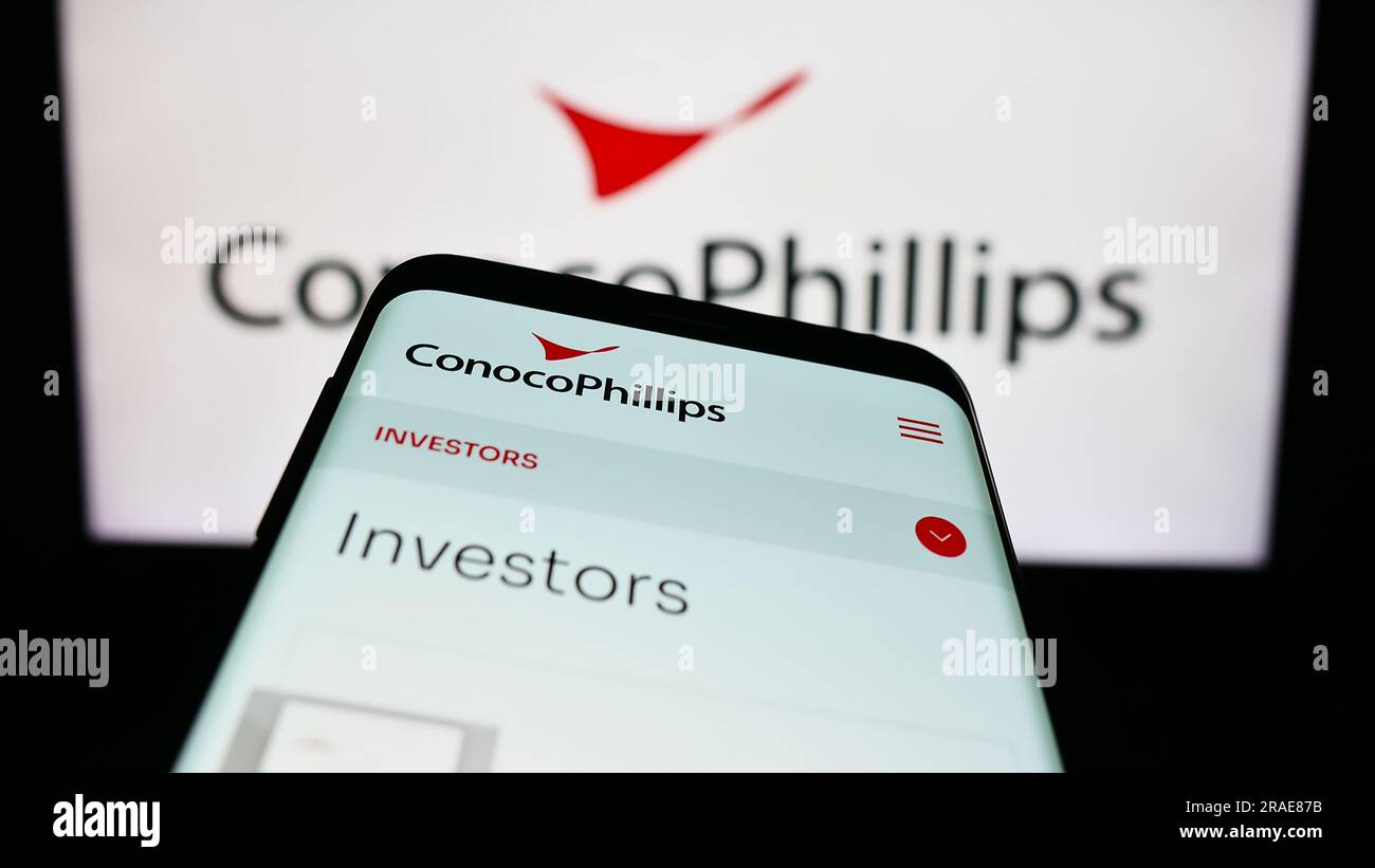 Mobile phone with web page of US oil and gas business ConocoPhillips ...