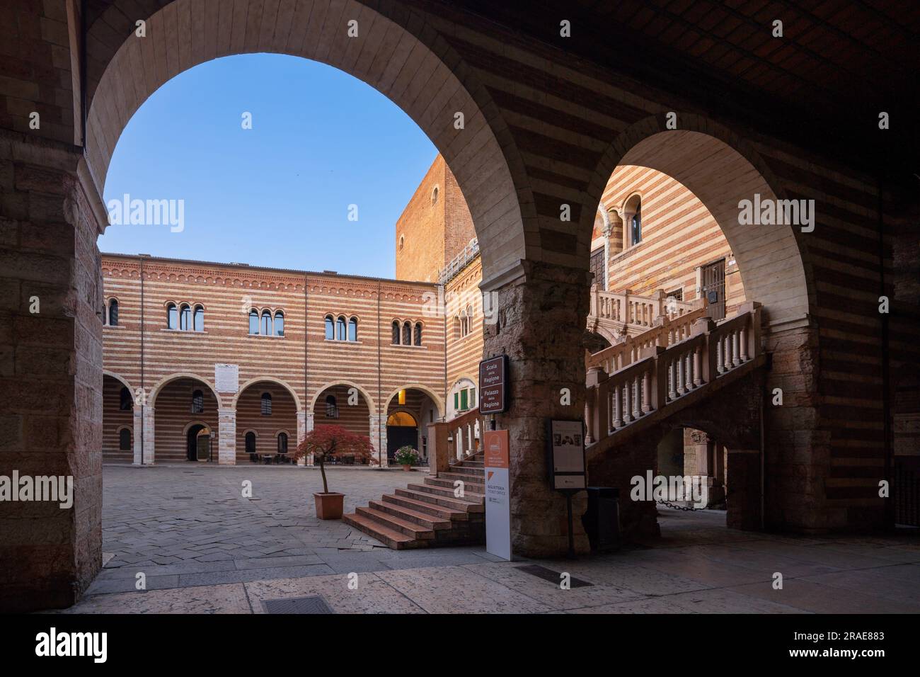 verona-italy-travel-palace-hi-res-stock-photography-and-images-alamy