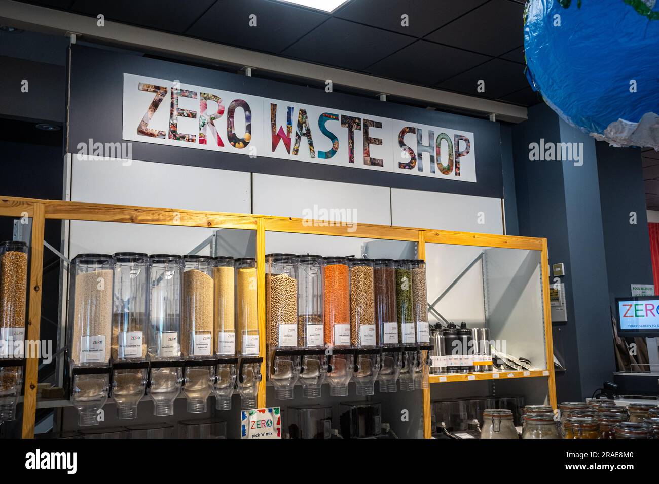 Zero waste shop, dried food to buy plastic-free, good for the environment, sustainable shopping, sustainabiity, Zero Carbon Guildford, Surrey, UK Stock Photo