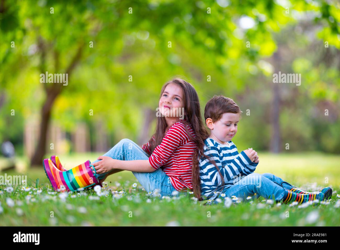 Kids playing in rain hi-res stock photography and images - Alamy