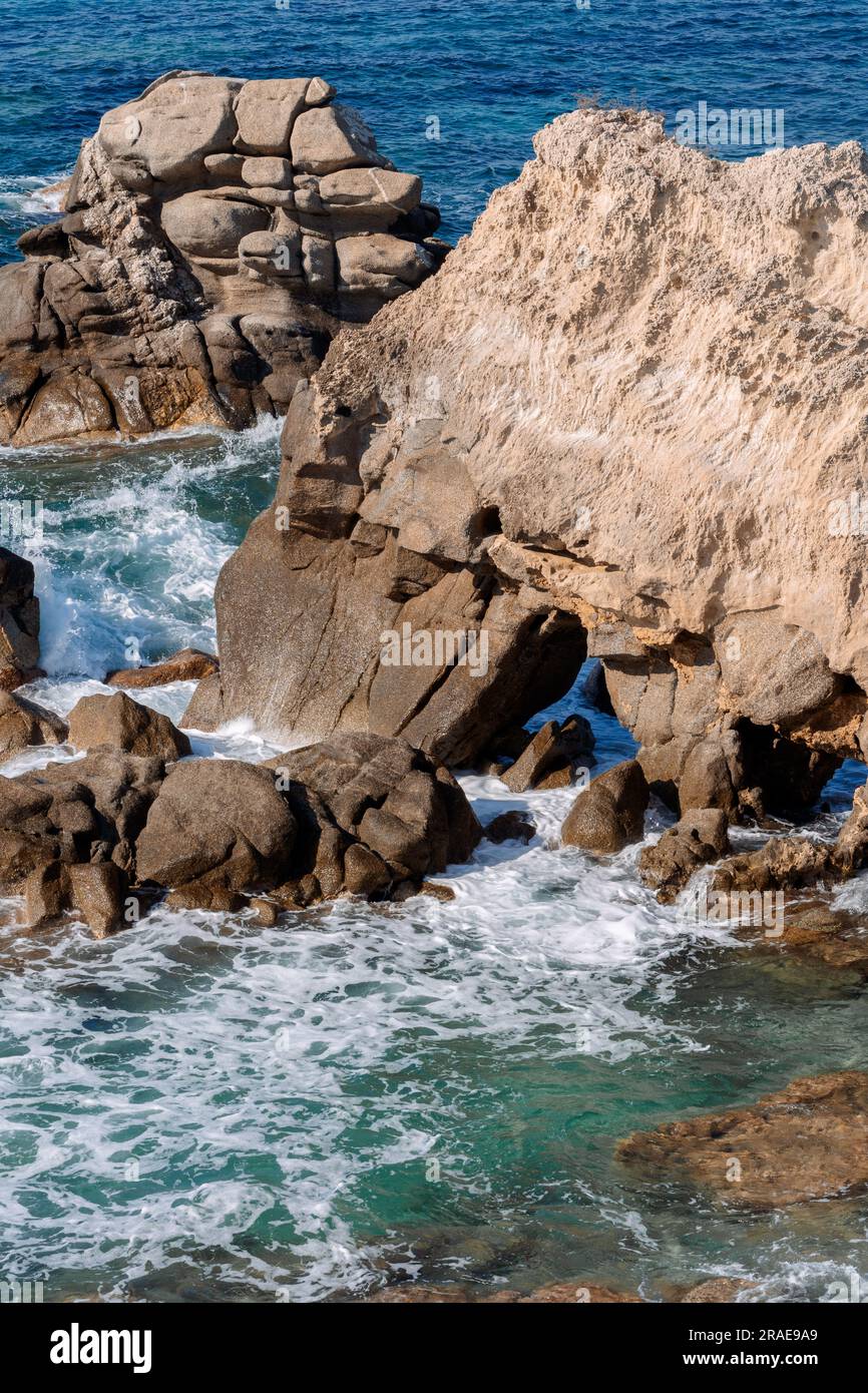 Closeup waves crushing rocks hi-res stock photography and images - Alamy