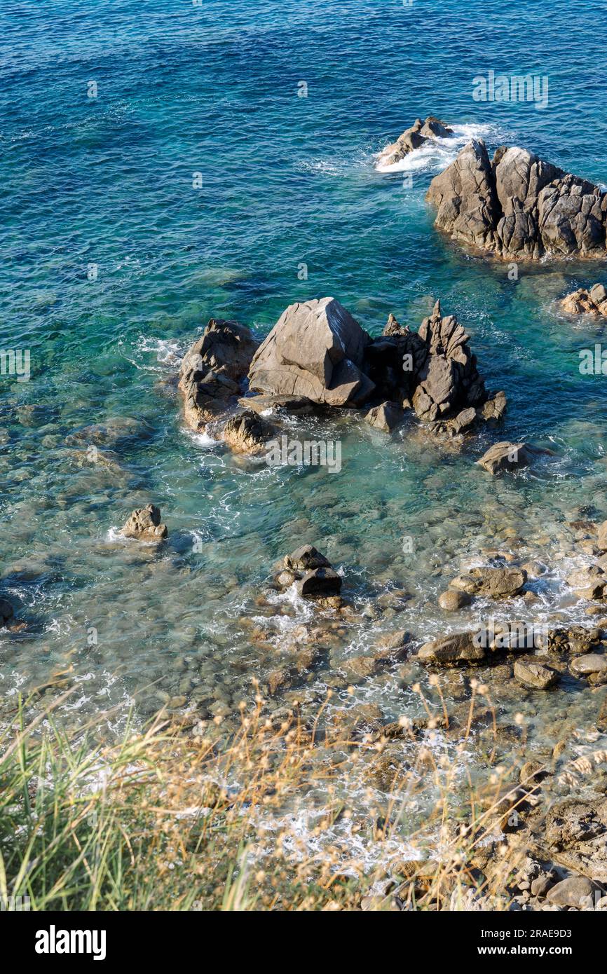 Closeup waves crushing rocks hi-res stock photography and images - Alamy