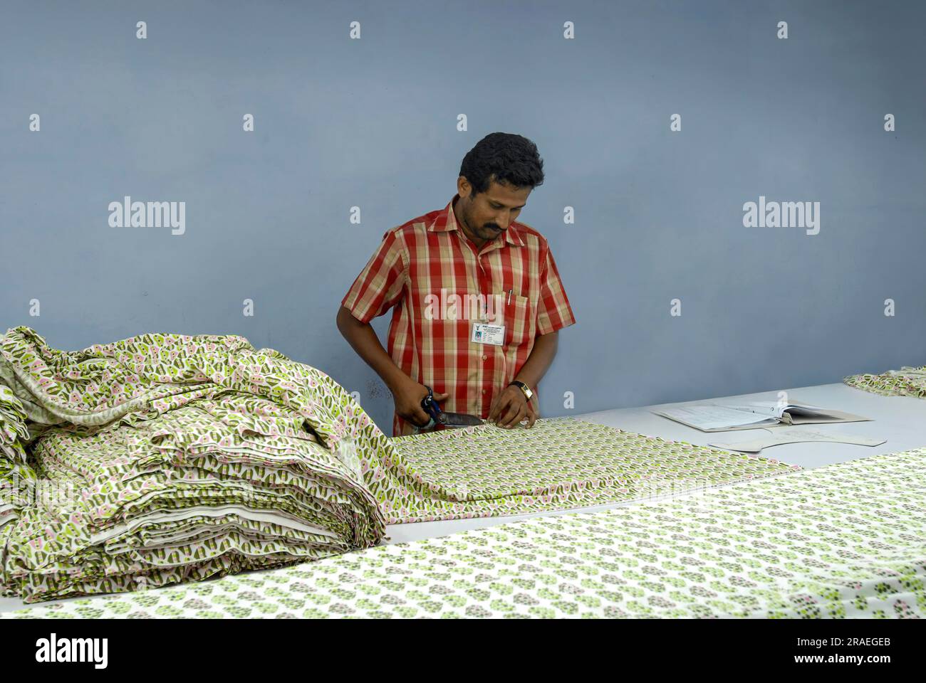 Fabric cutter at work, Garment industry, Tiruppur Tirupur, Tamil Nadu, South India, India, Asia Stock Photo