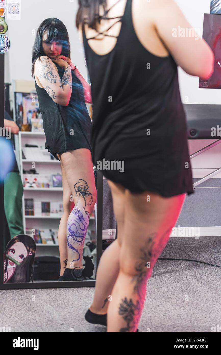 Broken Mirror and Roses - Electric Fresco Tattoos, image size:866x1390