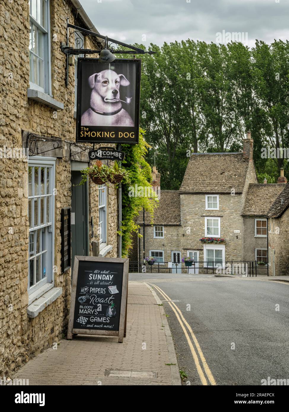The Smoking Dog public house on the High Street in the picturesque market town of Malmesbury, Wiltshire, England. Stock Photo