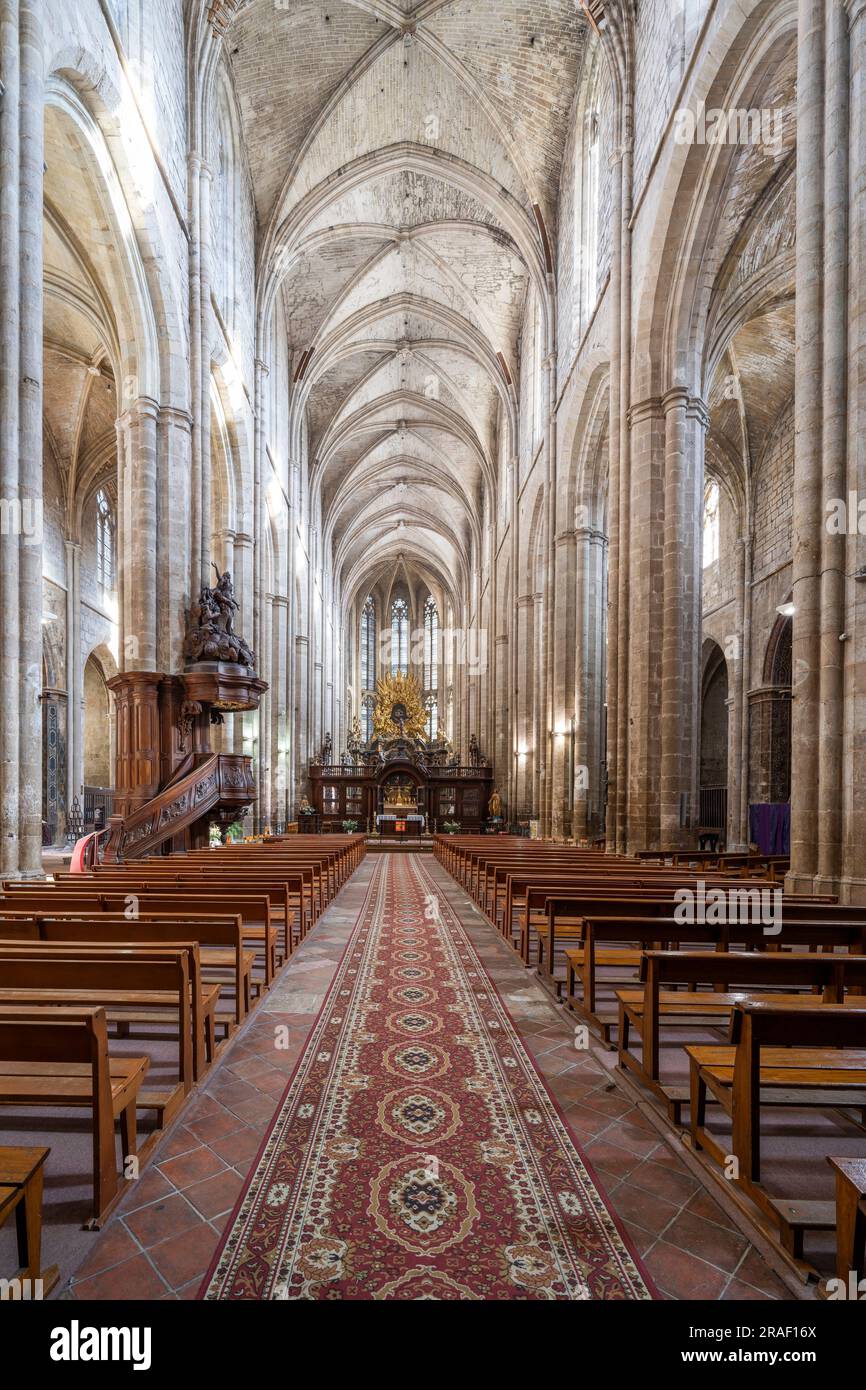 the Gothic nave of the Basilica of Mary Magdalene, Saint-Maximin-la ...