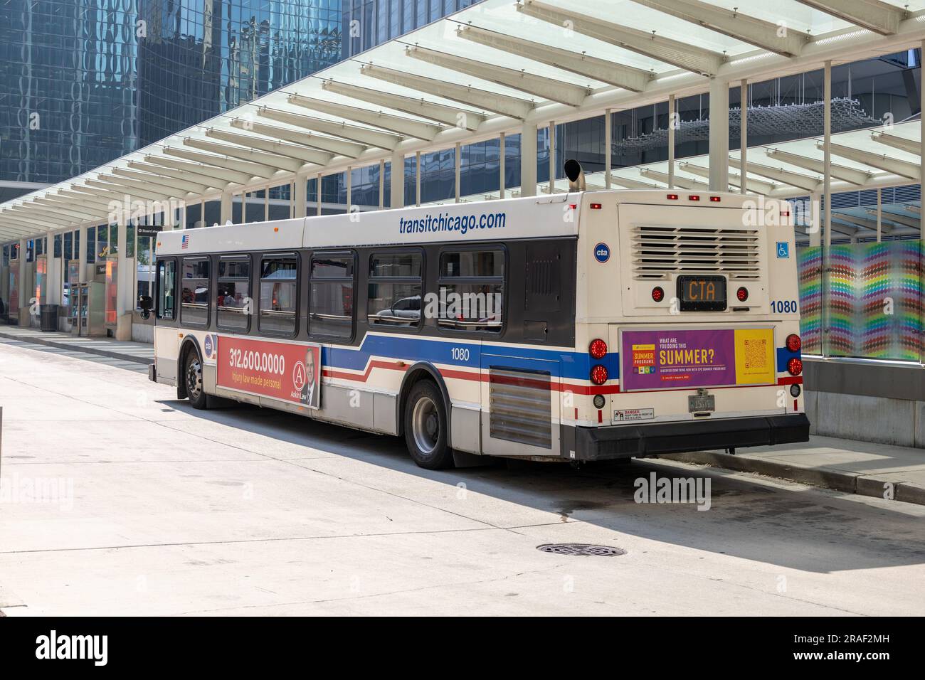 Chicago City Bus At The Union Station Transit Center Downtown Chicago ...