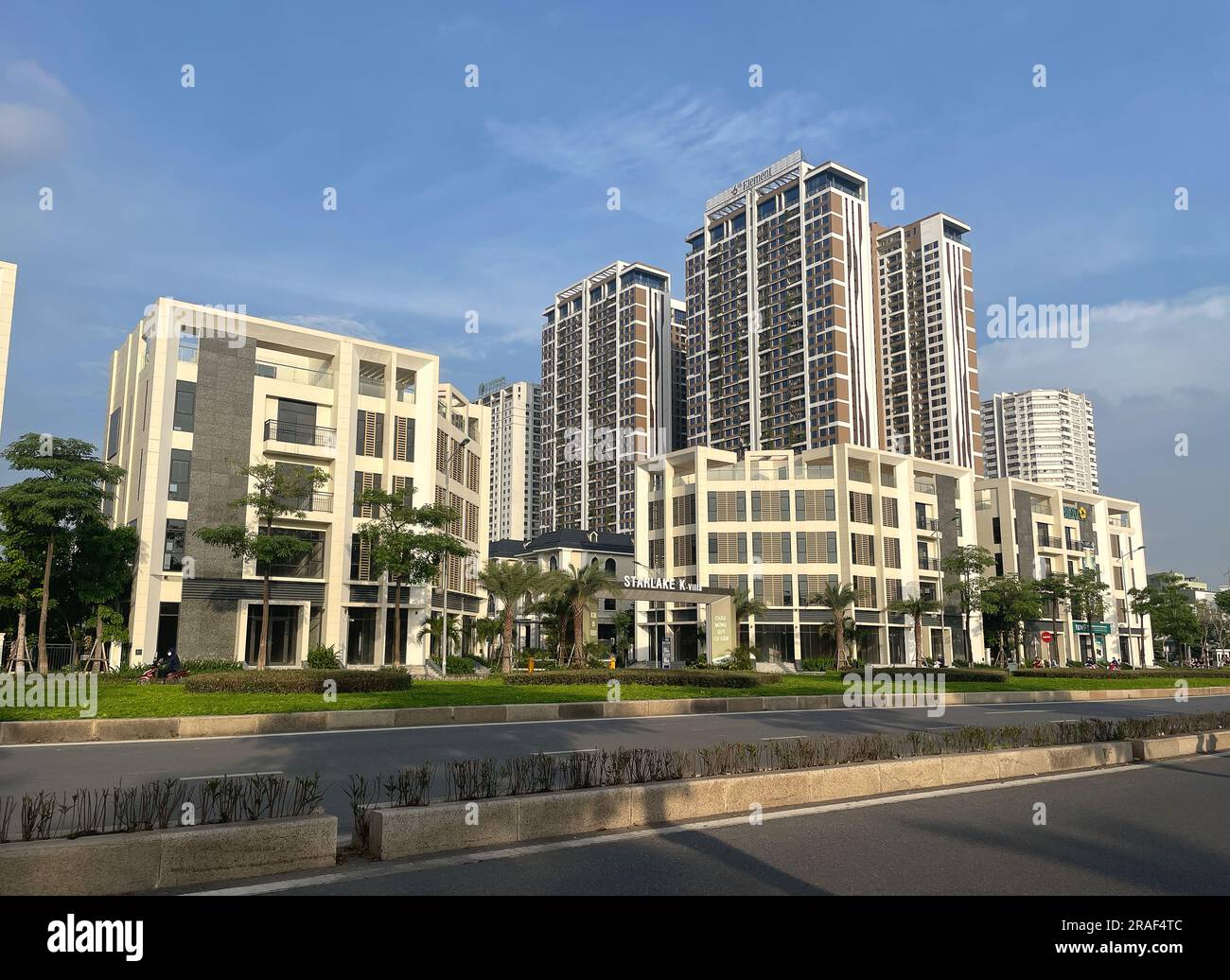 Star Lake urban area in Ha Noi, Vietnam. Bất động sản, đô thị Stock Photo Alamy