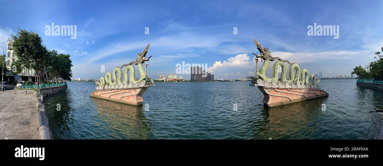 Statue of 2 dragons on the west side of the west lake. Ha Noi, Vietnam. Rồng hồ tây. 越南旅游, 베트남 관광, ベトナム観光, ឌូលីច វៀតណាម Stock Photo