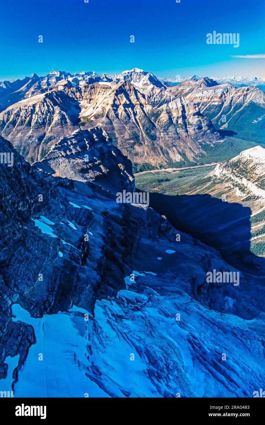Bow valley mountain range hi-res stock photography and images - Alamy
