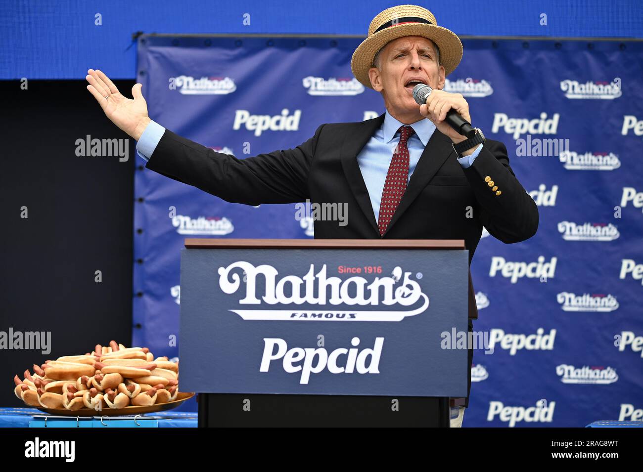 New York, USA. 03rd July, 2023. Event host George Shea introduces the competitors at the 107th Nathan's Famous Fourth of July International Hot Dog Eating Contest weigh-in ceremony at Hudson Yards, July 3, 2023. (Photo by Anthony Behar/Sipa USA) Credit: Sipa USA/Alamy Live News Stock Photo