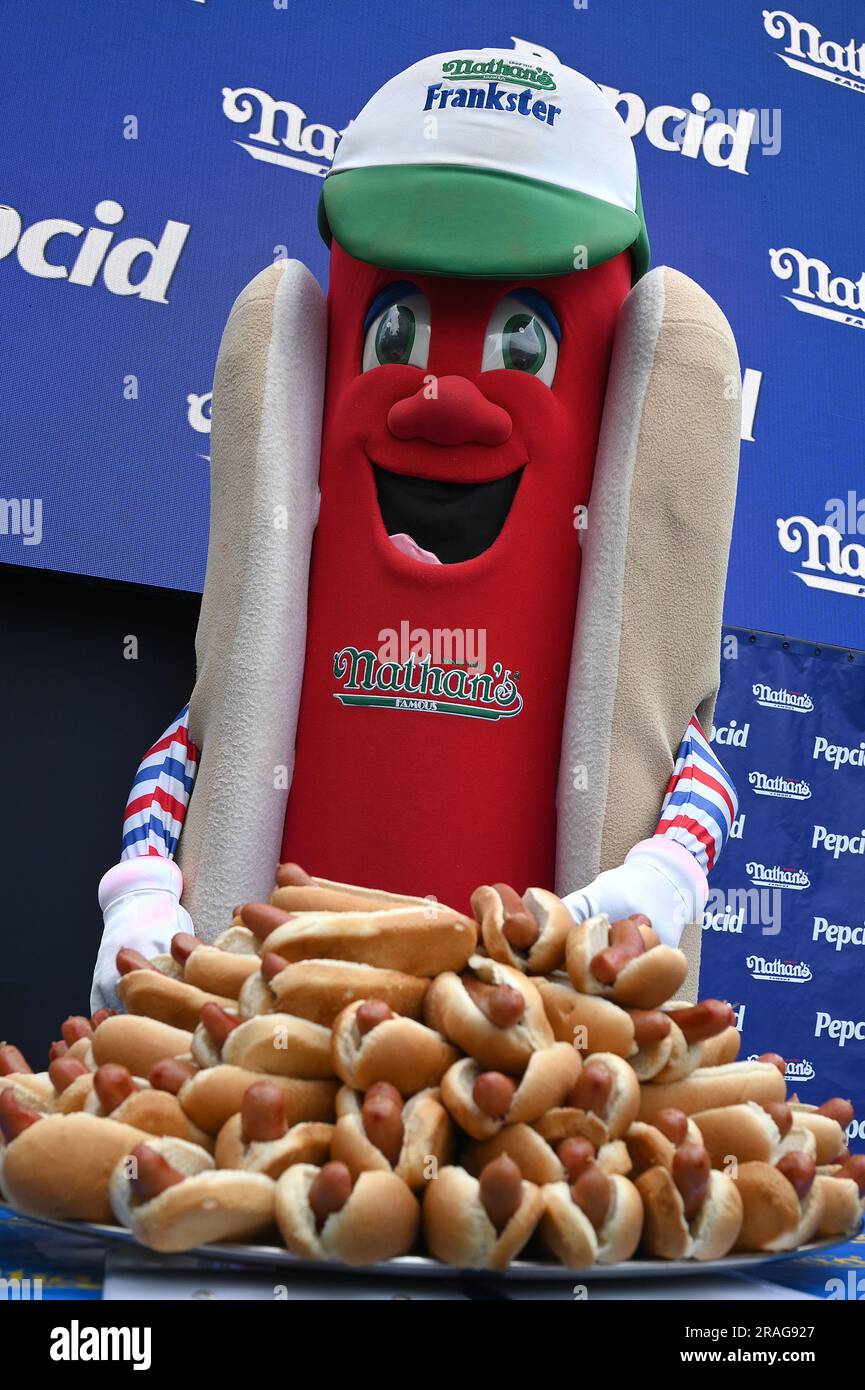 New York, USA. 03rd July, 2023. Frankster the mascot poses in front of a tray of hot dogs at the 107th Nathan's Famous Fourth of July International Hot Dog Eating Contest weigh-in ceremony at Hudson Yards, July 3, 2023. (Photo by Anthony Behar/Sipa USA) Credit: Sipa USA/Alamy Live News Stock Photo