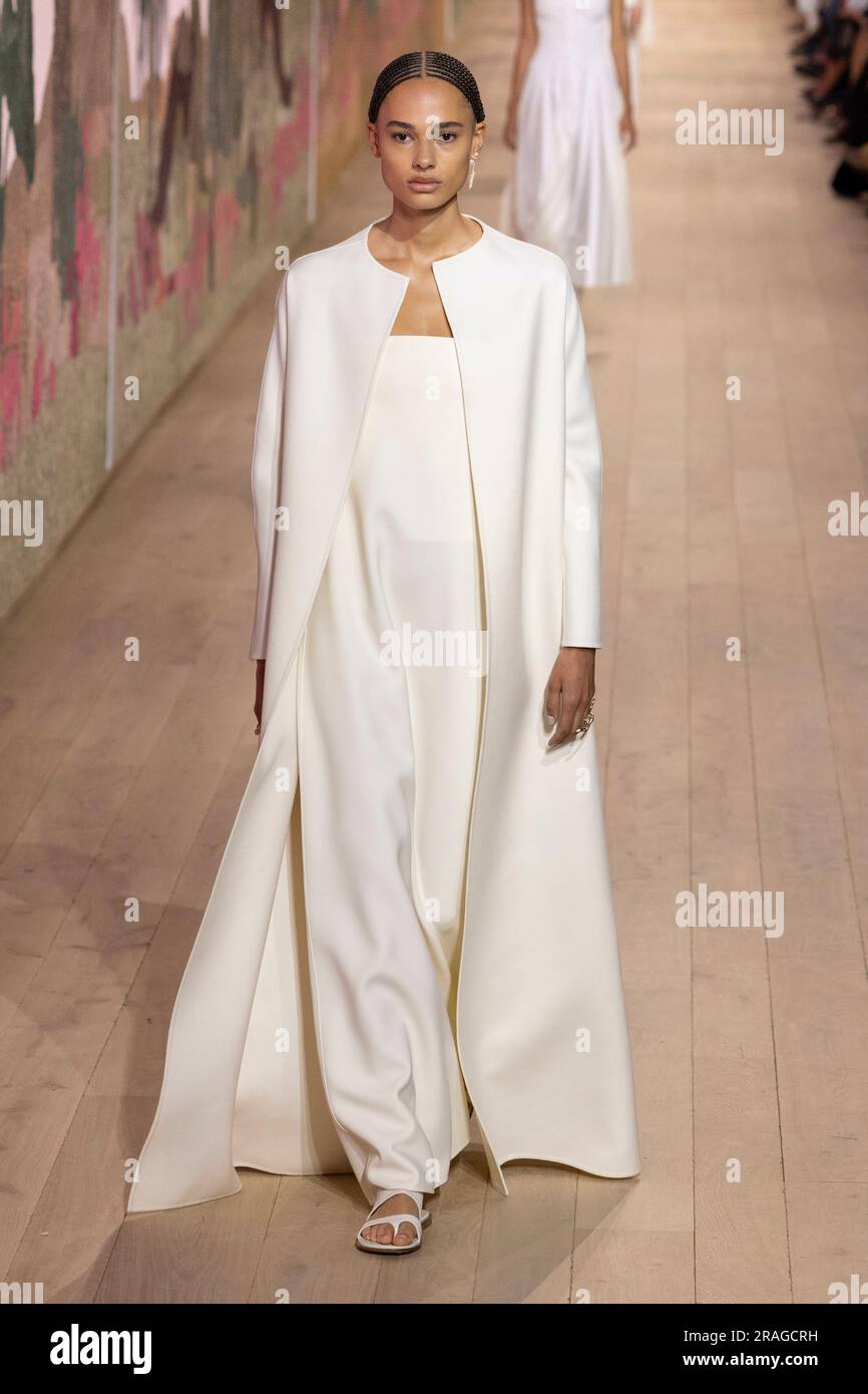 Christian Dior : Runway - Paris Fashion Week - Haute Couture Fall
