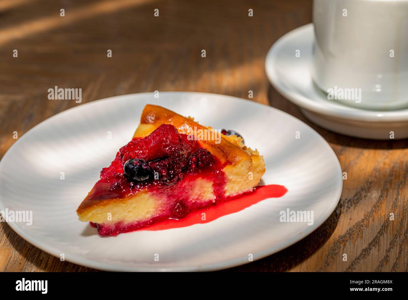 strawberry cheesecake dessert New York style Stock Photo Alamy