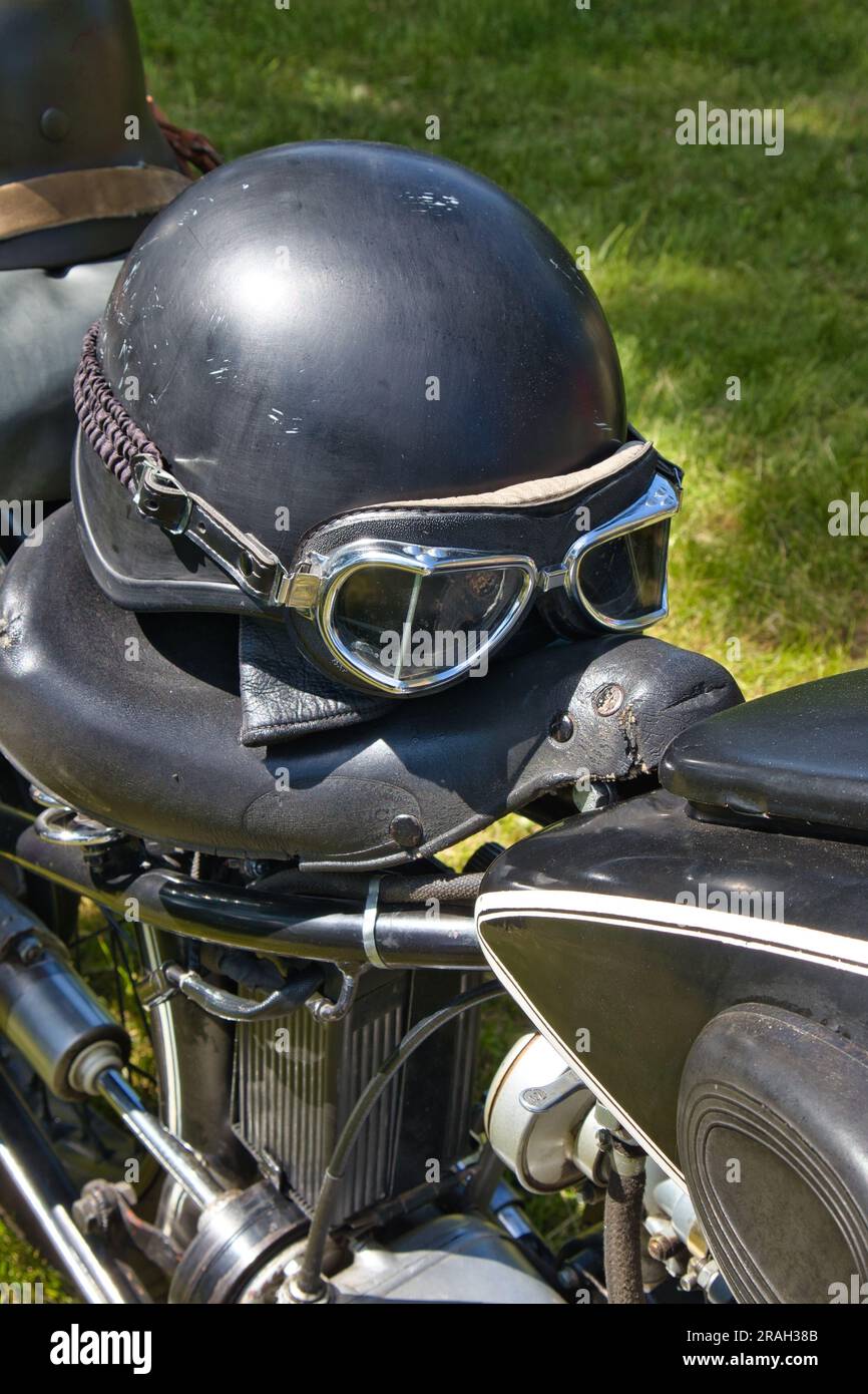 Motorcycle goggles 1930s hi-res stock photography and images - Alamy