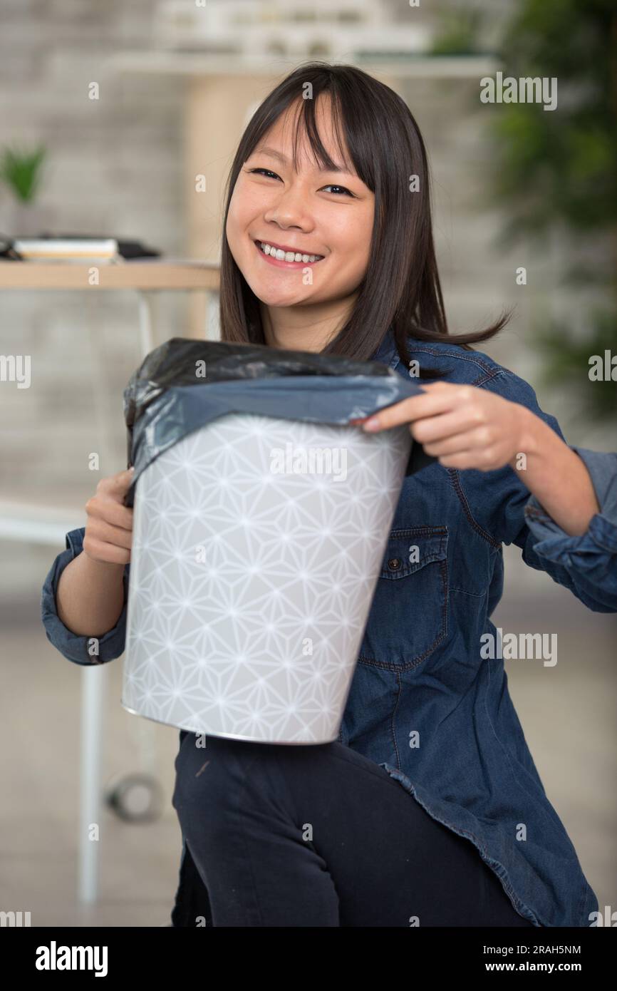 Emptying bin in and office hires stock photography and images Alamy