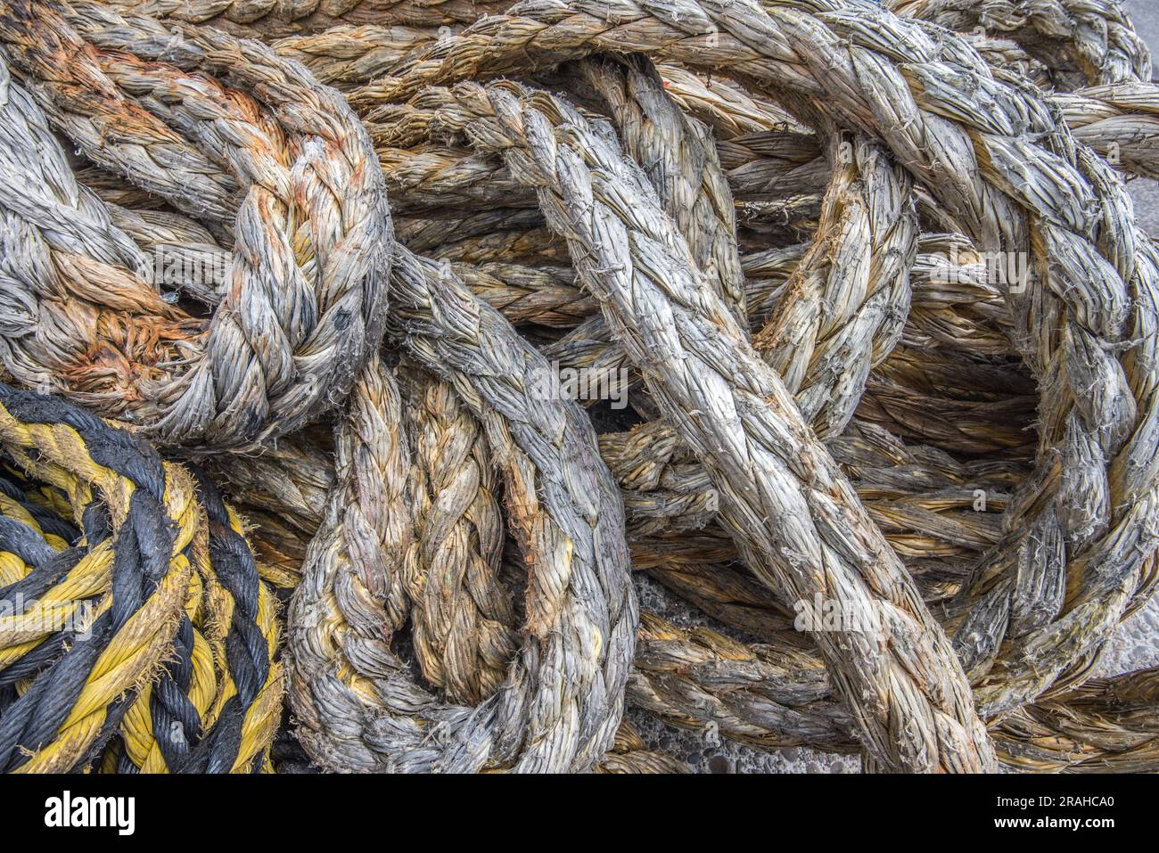 Ropes in use by tugboat taktow polish hi-res stock photography and ...
