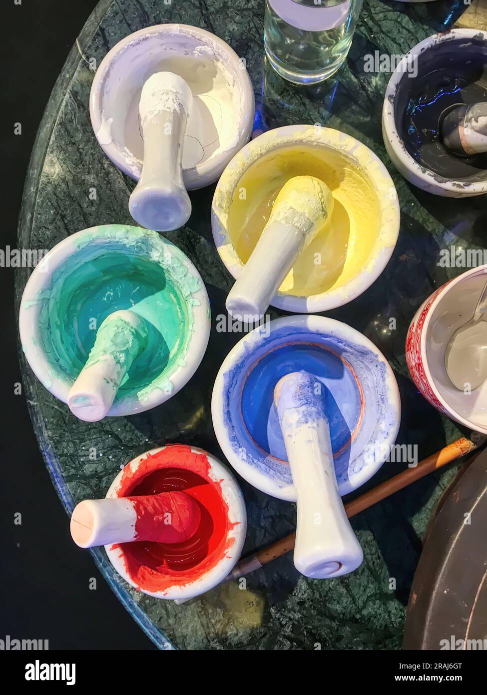 Dynamic Paint Pottery Round Rock Landscape for Desktop Dynamic Paint Pottery Round Rock Landscape for Desktop