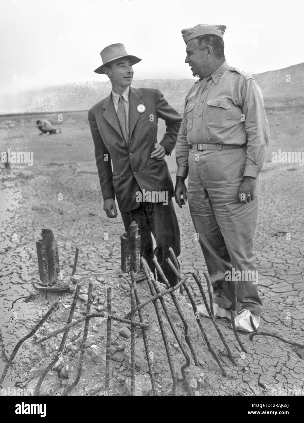 ROBERT OPPENHEIMER (1904-1967) American theoretical physicist at left with  US Army Corps of Engineers Leslie Groves  at the site of the Trinity Test in New Mexico, September 1945 Stock Photo