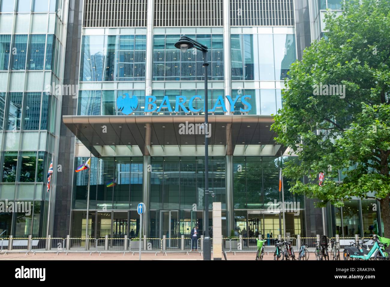 Canary wharf office building hi-res stock photography and images - Alamy