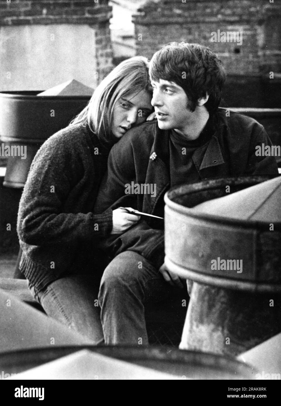 KITTY WINN and AL PACINO in PANIC IN NEEDLE PARK 1971 director JERRY SCHATZBERG book James Mills screenplay Joan Dideon and John Gregory Dunne producer Dominick Dunne Gadd Productions Corp. / Dideon - Dunne / Twentieth Century Fox Stock Photo