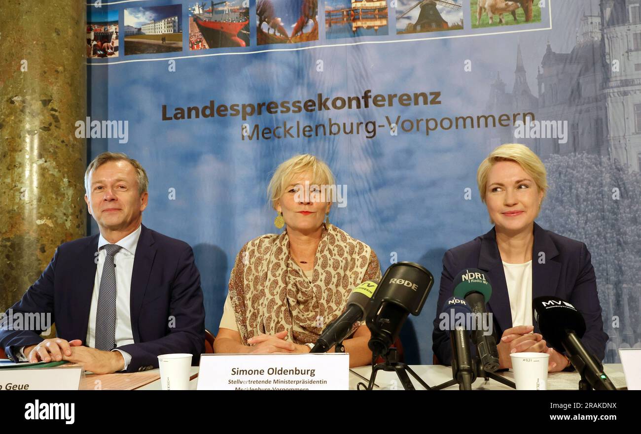 Schwerin, Germany. 04th July, 2023. Heiko Geue (SPD, l-r), Minister of Finance of the State of Mecklenburg-Western Pomerania, Simone Oldenburg (Die Linke), Deputy Prime Minister of the State of Mecklenburg-Western Pomerania, and Manuela Schwesig (SPD), Prime Minister of the State of Mecklenburg-Western Pomerania, take questions from journalists at the state press conference on the double budget for the years 2024 and 2025, which will be discussed by the Mecklenburg-Western Pomerania state cabinet on July 4, 2023. Credit: Bernd Wüstneck/dpa/Alamy Live News Stock Photo