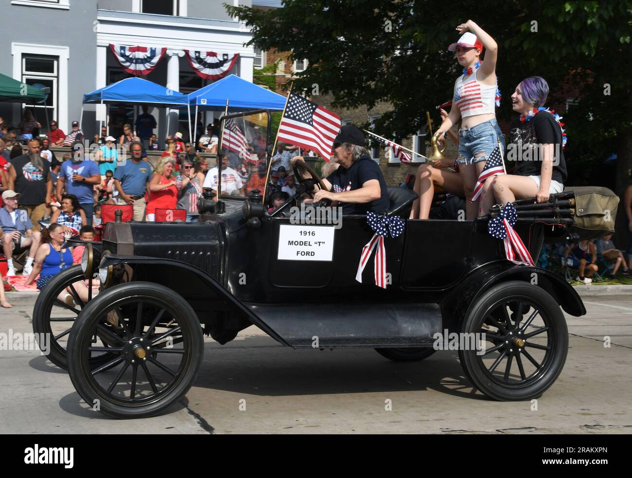 Racine, Wisconsin, USA. 4th July, 2023. A 1916 Model T Ford passes by The Legacy Museum and Veterans Center during the Fourth of July parade in Racine, Wisconsin, Tuesday July 4, 2023. (Credit Image: © Mark Hertzberg/ZUMA Press Wire) EDITORIAL USAGE ONLY! Not for Commercial USAGE! Stock Photo