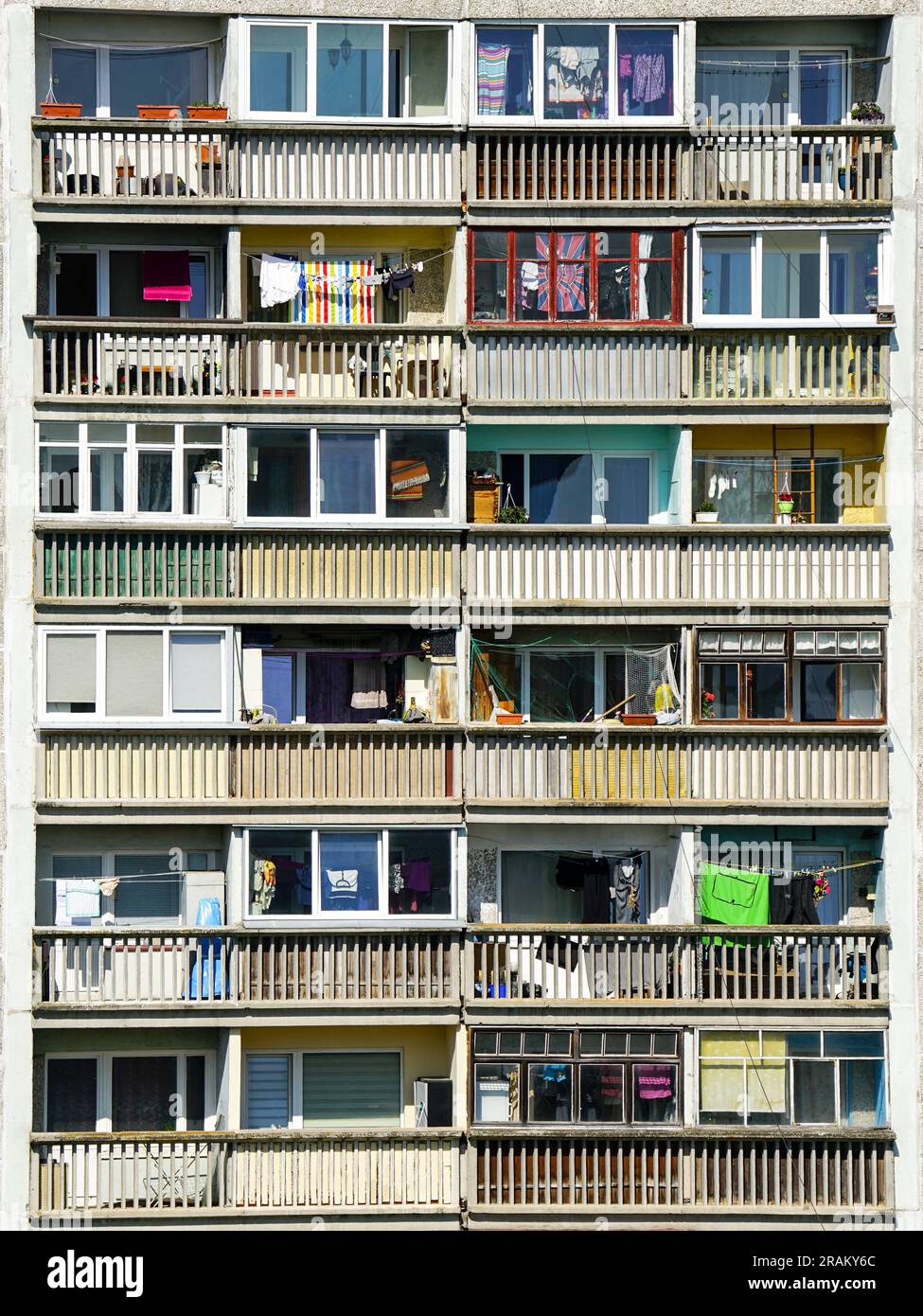Dreary apartment block housing hi-res stock photography and images - Alamy