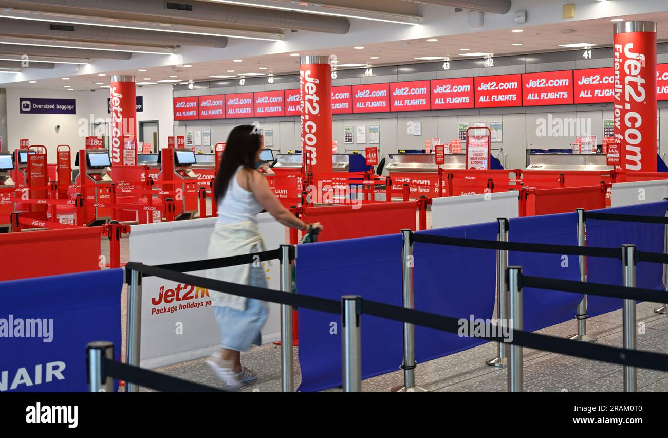Check indesk for Jet2 flights and holidays at Bristol Airport Stock