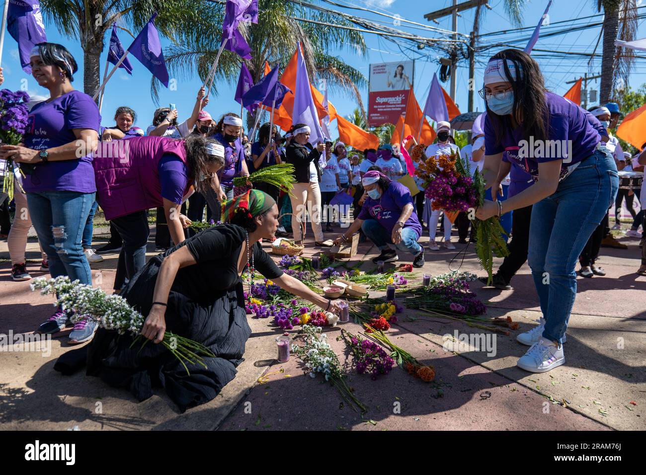 Feminism protest purple hi-res stock photography and images photo pic