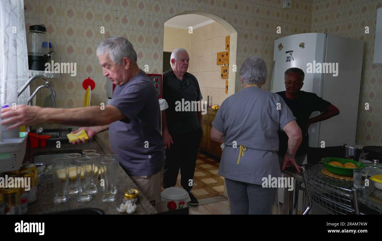 Senior group cleaning hi-res stock photography and images - Alamy
