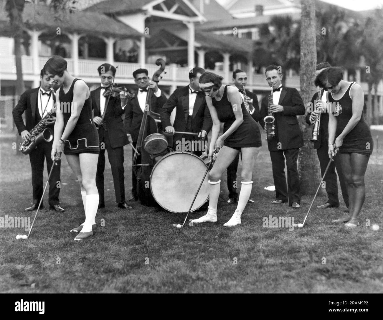 Ormond Beach, Florida:  January 18, 1926. Golf instructors using music to improve the sense of timing in the swing of the students. Stock Photo