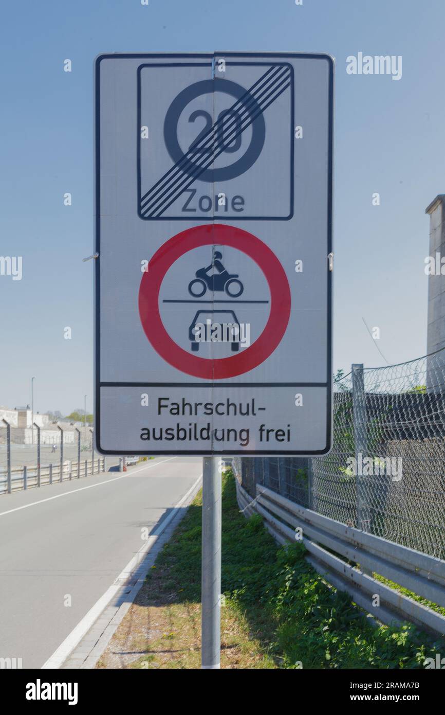 Traffic sign Free passage for driving school cars (Translation Fahrschulausbildung frei Stock