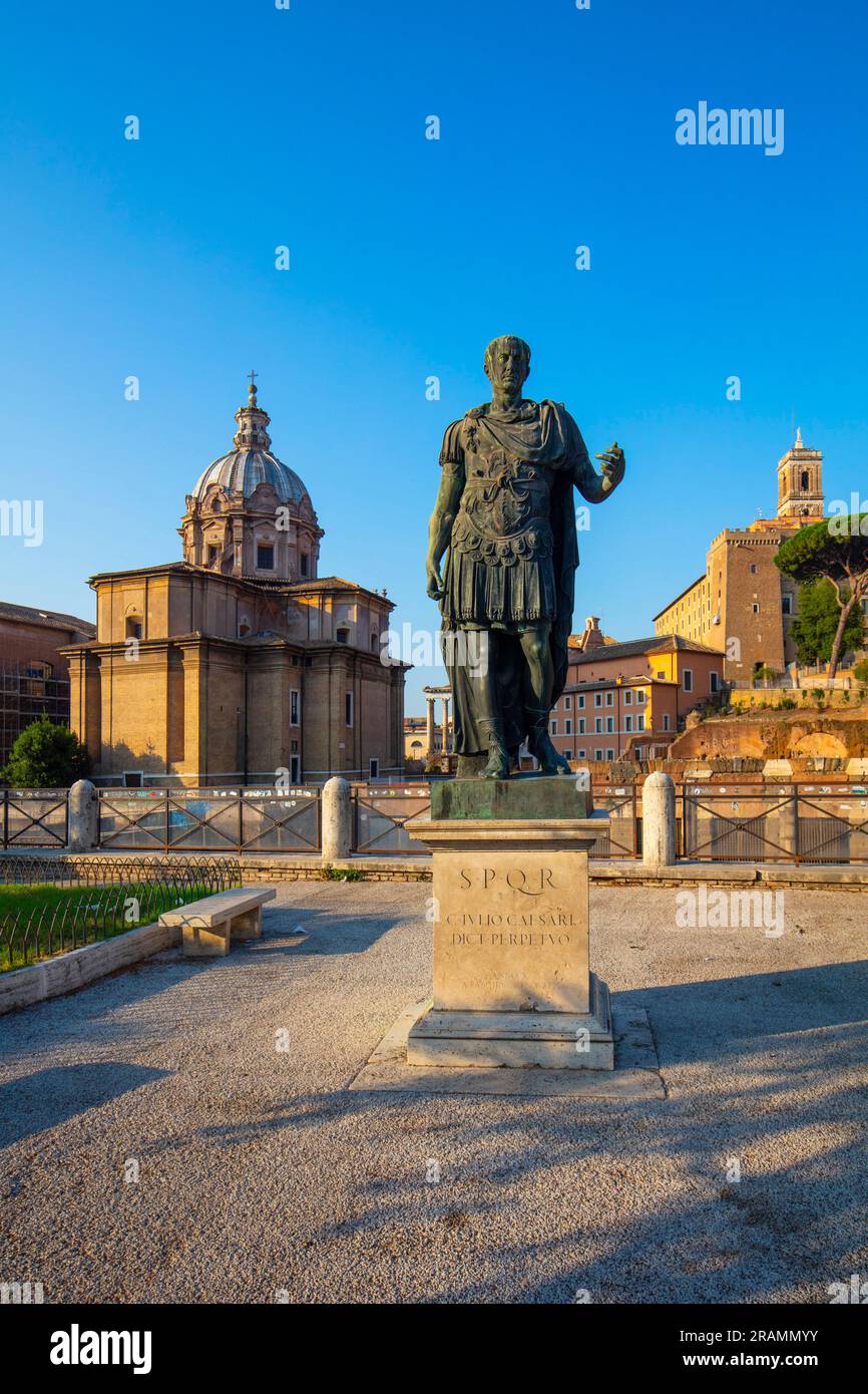 Statue of Julius Caesar, Fori Imperiali, Roma, Lazio, Italy Stock Photo