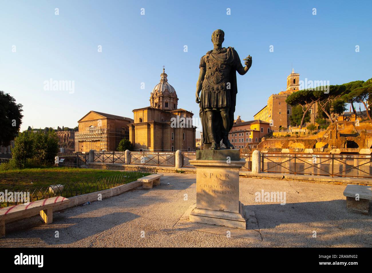 Statue of Julius Caesar, Fori Imperiali, Roma, Lazio, Italy Stock Photo