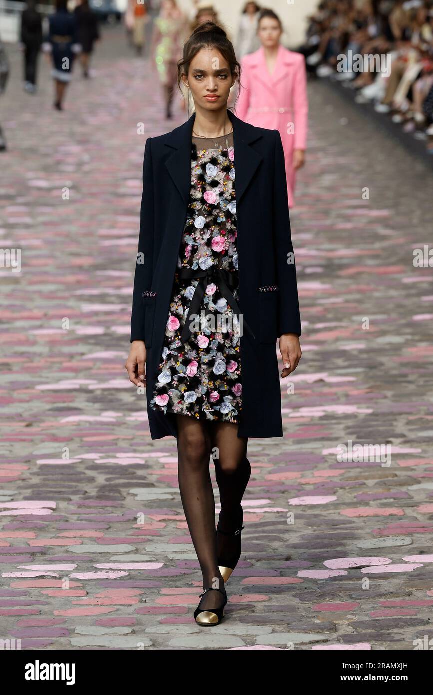 Paris, Frankreich. 04th July, 2023. CHANEL Haute Couture Fall-Winter 2023  Runway during Haute Couture Week on July 2023 - Paris; France 04/07/2023  Credit: dpa/Alamy Live News Stock Photo - Alamy