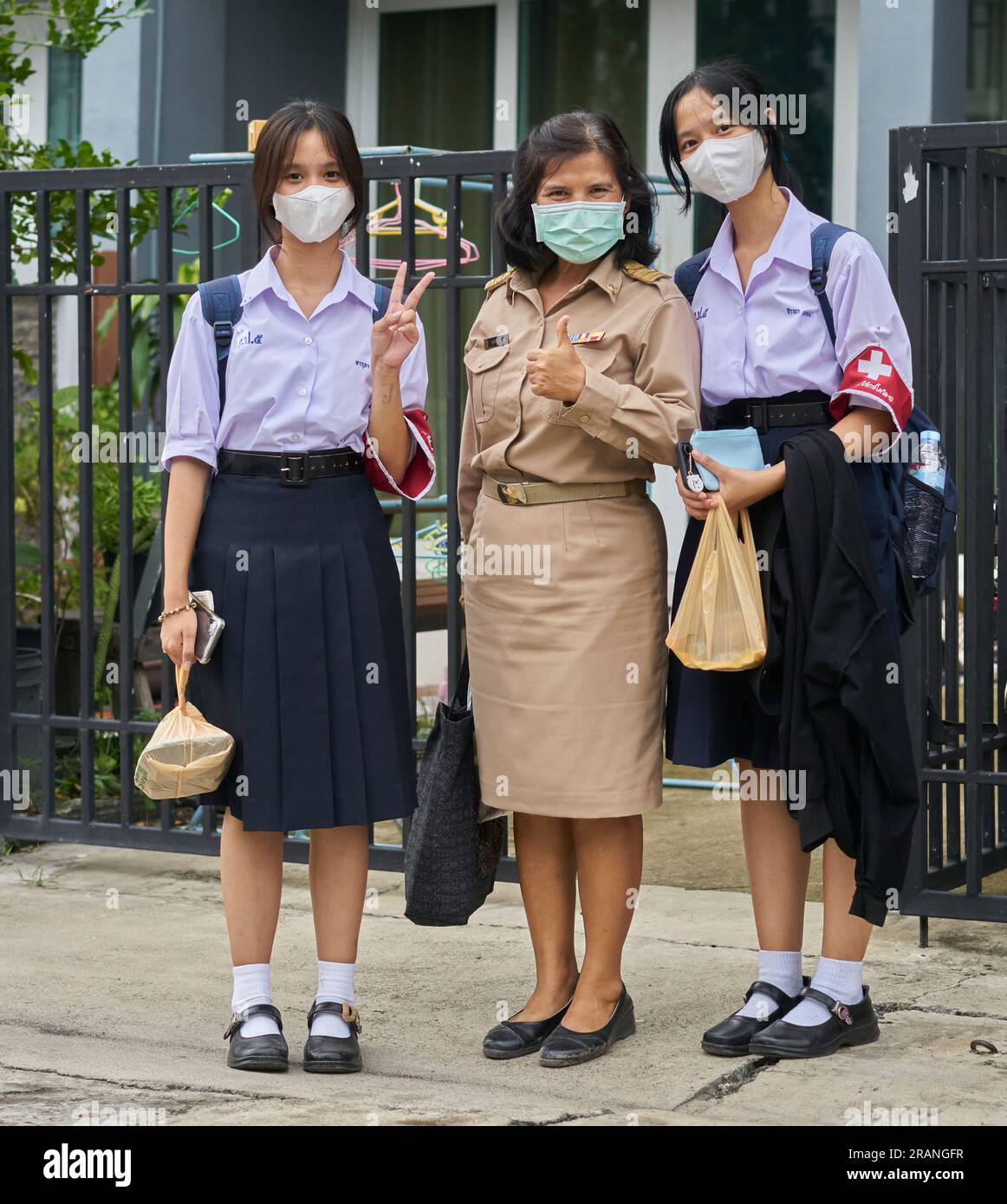 School students wearing uniform hi-res stock photography and images - Alamy