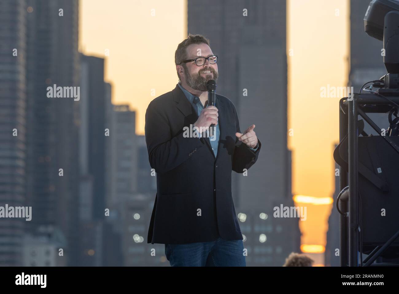 New York, United States. 04th July, 2023. NEW YORK, NY - JULY 04: Rutledge Wood hosts the annual Macy's 4th of July Fireworks display overlooking the Manhattan skyline at Gantry State Plaza Park in Long Island City on July 4th, 2023 in the Queens borough of New York City. Credit: Ron Adar/Alamy Live News Stock Photo