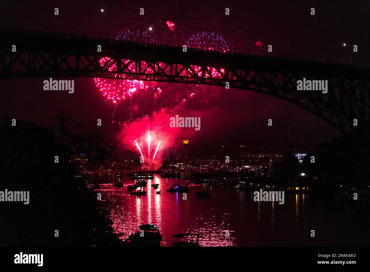 Seattle 4 july fireworks hires stock photography and images Alamy