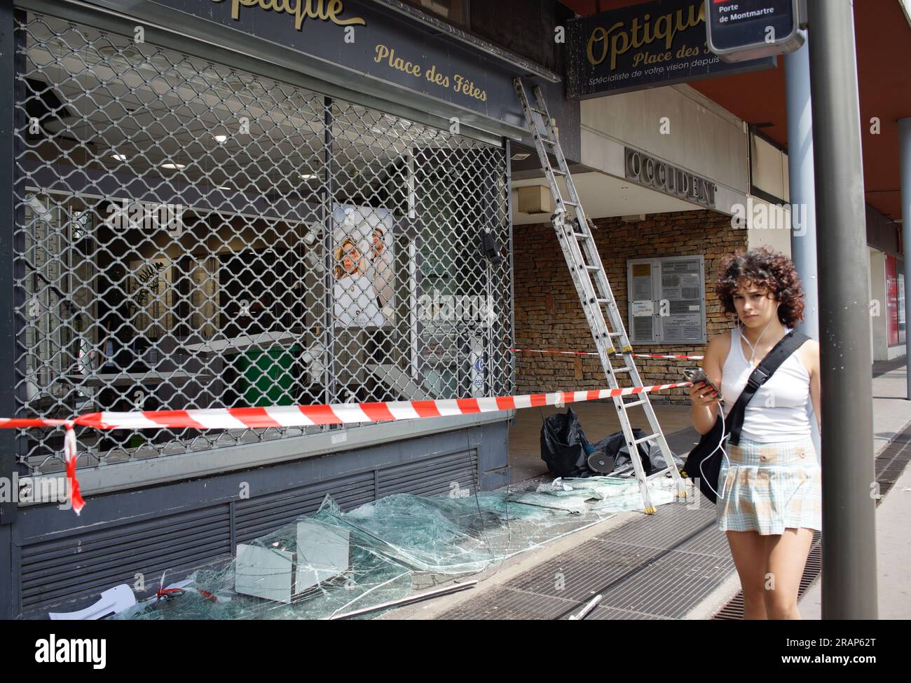 Optique, 7 Rue Louise Thuliez, Place de Fêtes, 75019, Paris, France, 30th June, 2023. Optique opticians is attacked after a third night of violence and riots over the police killing of a teenager on Tuesday evening in Nanterre a suburb of Paris. Credit: Jane Burke/Alamy Live News. Stock Photo