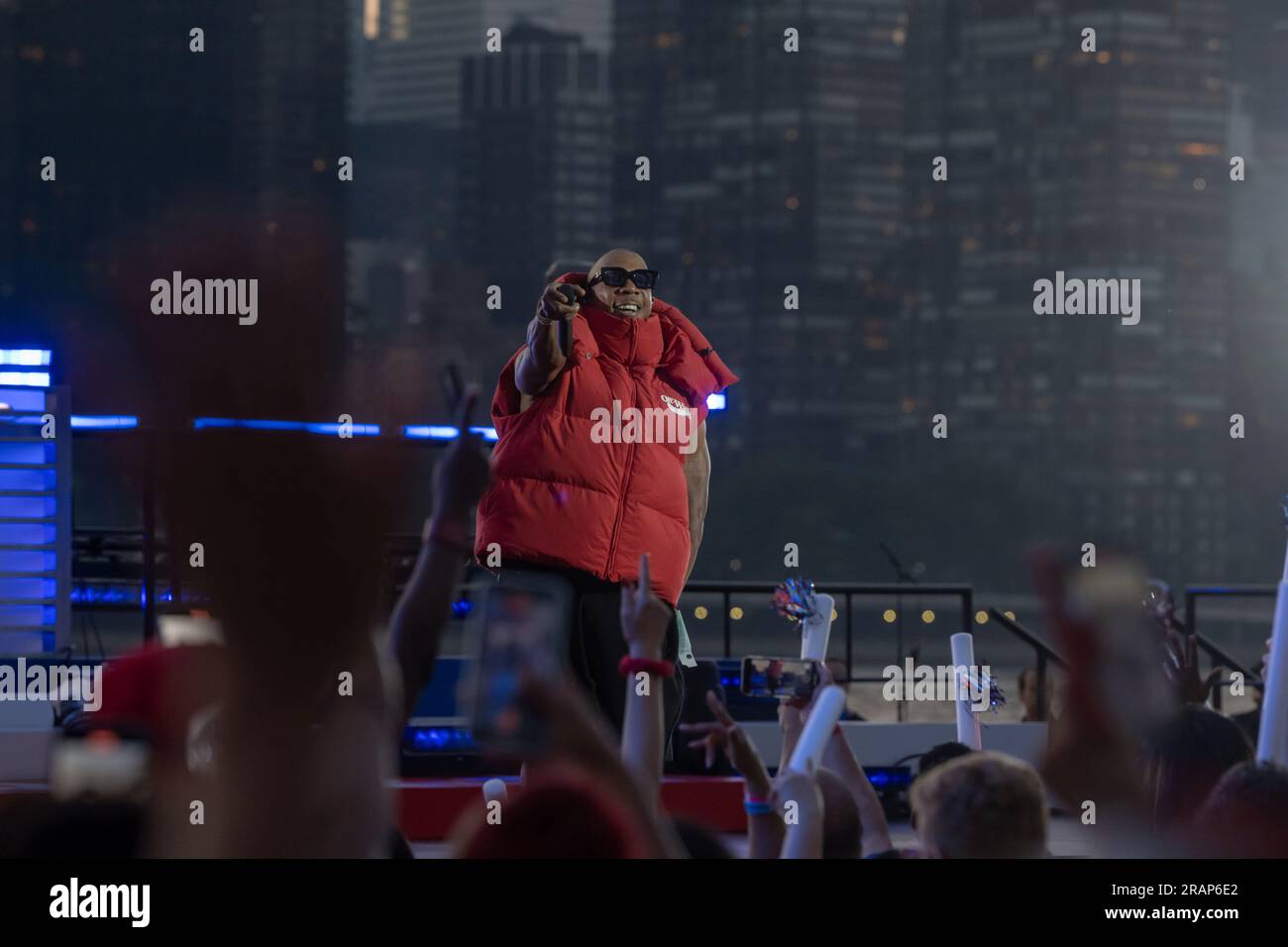 New York, United States. 04th July, 2023. Ja Rule performs during the annual Macy's 4th of July Fireworks display overlooking the Manhattan skyline at Gantry State Plaza Park in Long Island City in the Queens borough of New York City. Credit: SOPA Images Limited/Alamy Live News Stock Photo