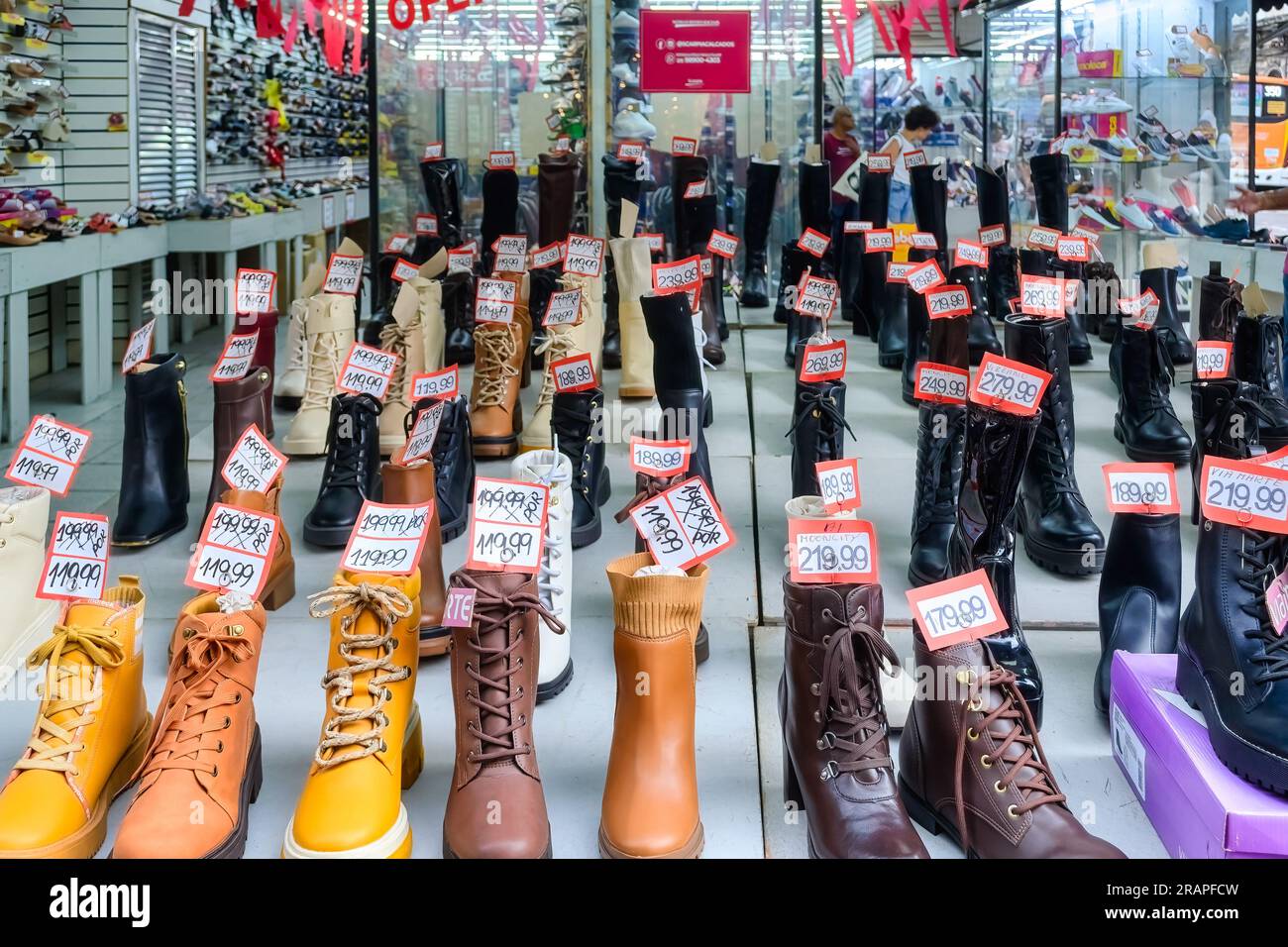 Downtown shoe store hi-res stock photography and images - Alamy