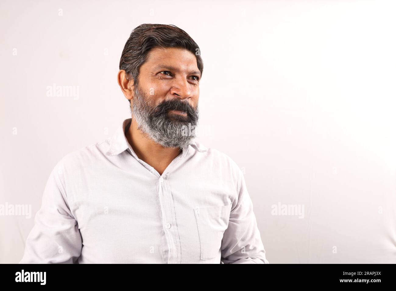 Indian man wearing a white shirt hi-res stock photography and images ...