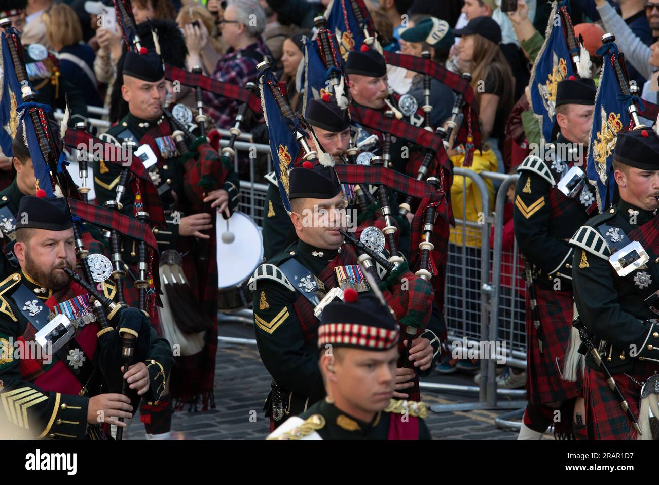 Edinburgh, Scotland, 5th July 2023. People stand on the Royal Mile High Street to view the Royal processions as Scotland marks the Royal Coronation of His Majesty King Charles III, in Edinburgh, Scotland, on 5 July 2023. Photo credit: Jeremy Sutton-Hibbert/Alamy Live News Stock Photo